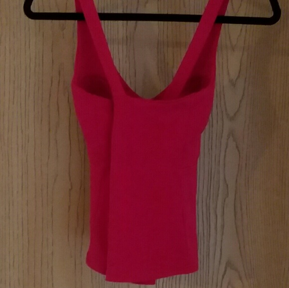 SOLD! Red V-Neck Tank Top ⚘ - Picture 4 of 5